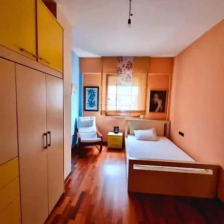 Center Easystay Penthouse Apartment *